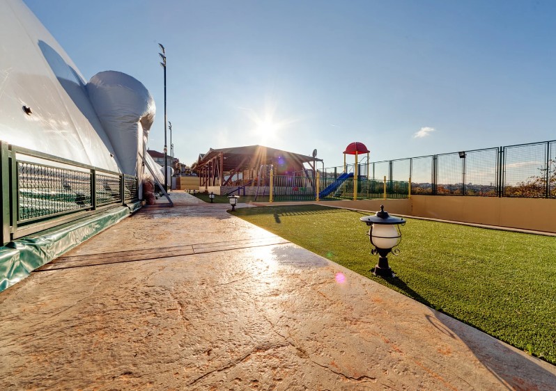 Zona peatonal con hormigón poroso en Cartaya, Huelva