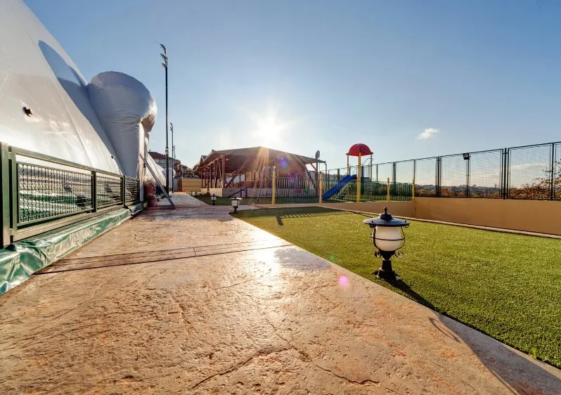 Zona peatonal con hormigón poroso en Cartaya, Huelva